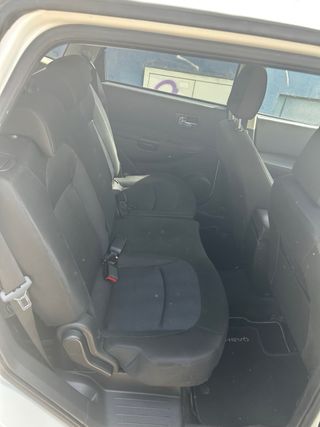 Nissan Qashqai+2 2011