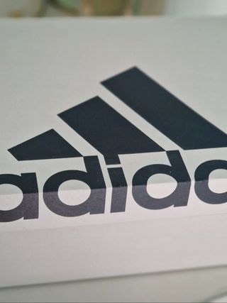 Zapatillas Adidas Negras y Blancas Nuevas