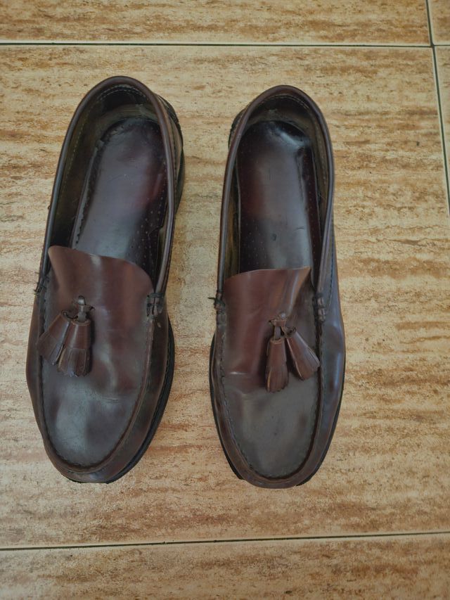 Castellanos de hombre marrones