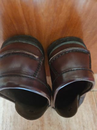 Castellanos de hombre marrones