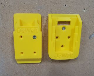 DEWALT 18V --2 Soportes para batería y 2 herramien