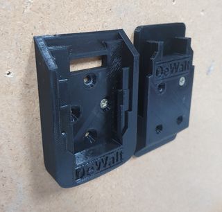 DEWALT 18V --2 Soportes para batería y 2 herramien