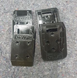 DEWALT 18V --2 Soportes para batería y 2 herramien