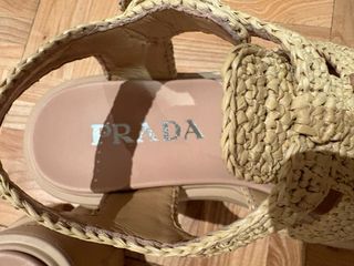 Sandalias Prada Rafia Monolith Beige