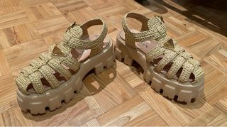 Sandalias Prada Rafia Monolith Beige
