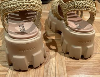 Sandalias Prada Rafia Monolith Beige
