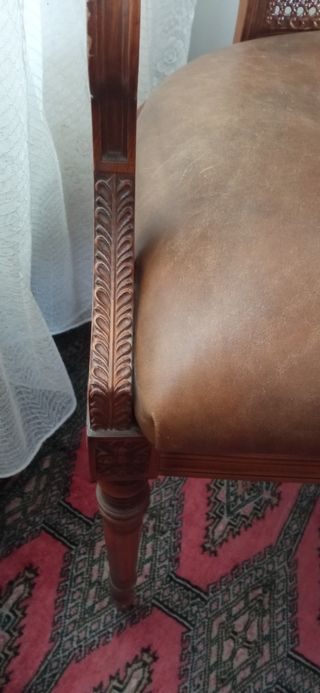 Silla de despacho clásica de madera y cuero