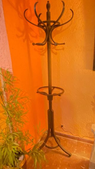 Perchero de pie antiguo 6 brazos metal y madera