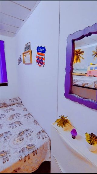 Parcela con casa prefabricada y jardín