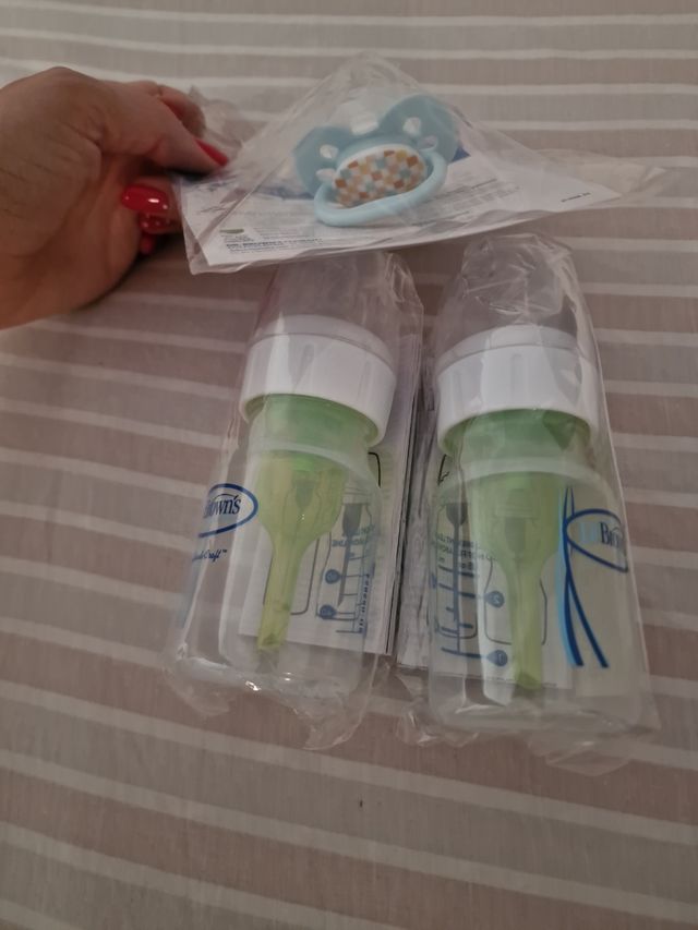 Lote 2 biberones y chupete Dr. Brown's