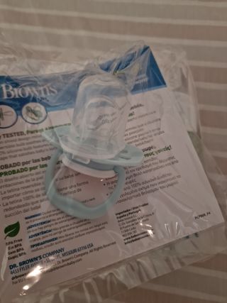 Lote 2 biberones y chupete Dr. Brown's