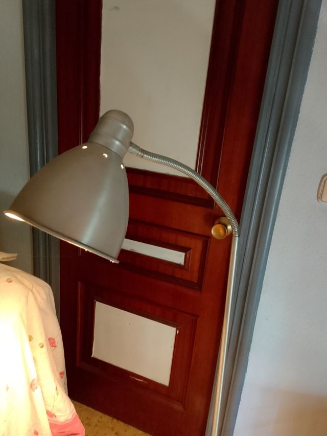 Lámpara de pie vintage de aluminio