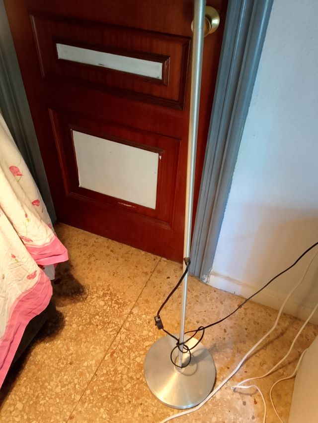 Lámpara de pie vintage de aluminio