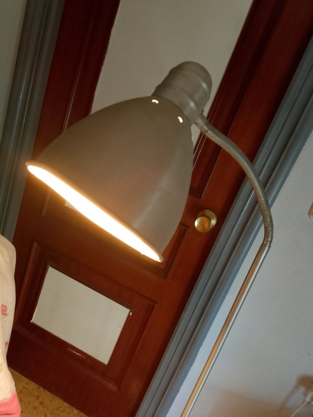 Lámpara de pie vintage de aluminio