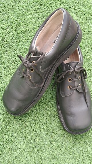 Zapatos de piel negros talla 40