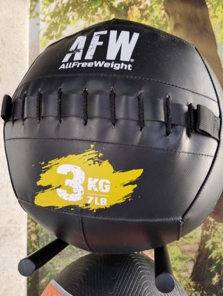 Balones medicinales con estantería