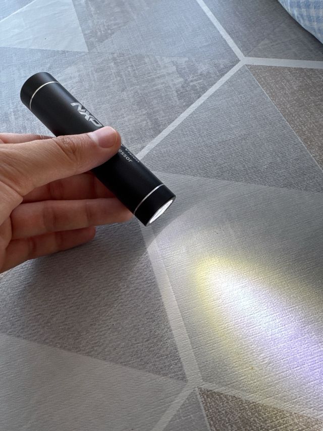 Batería NXP con linterna + cargador micro USB