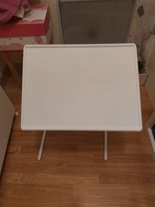 Mesita plegable blanca
