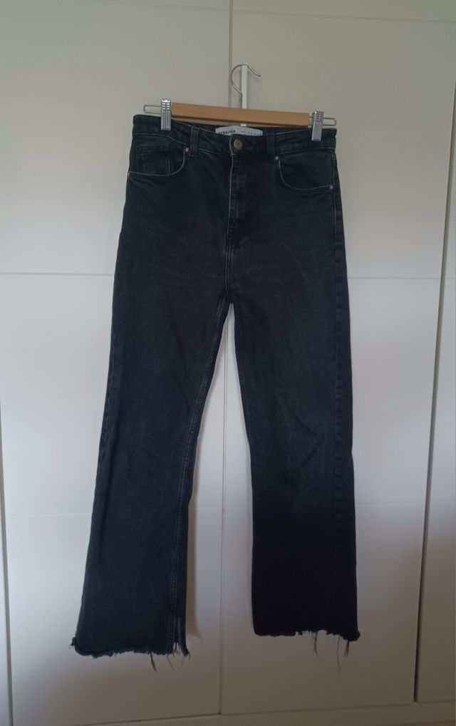 Vaqueros Bershka negros denim gastados