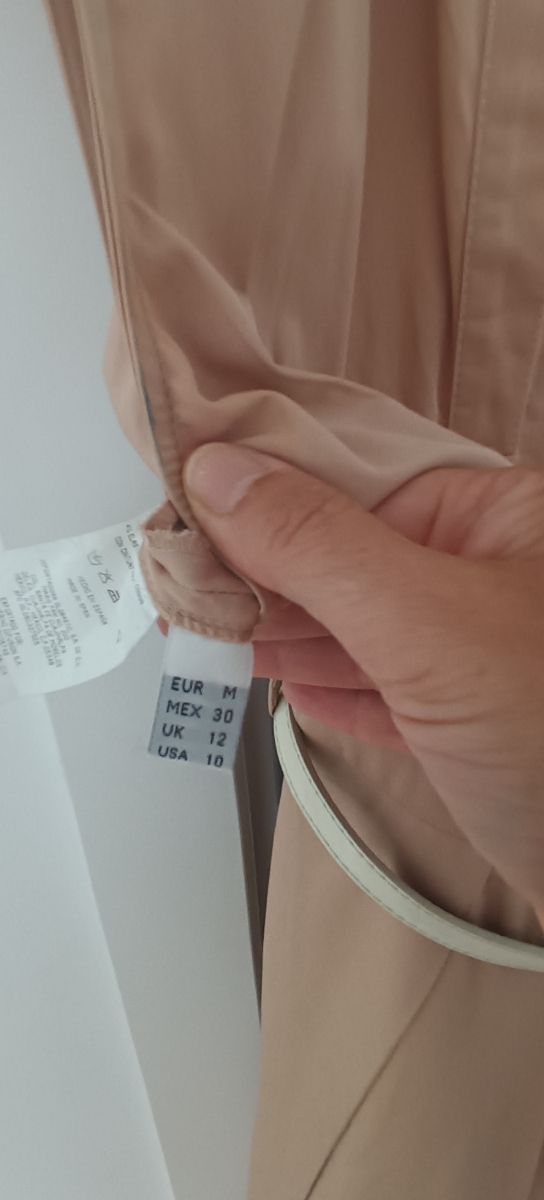 Vestido Roberto Verino Beige talla M. Con cinturón