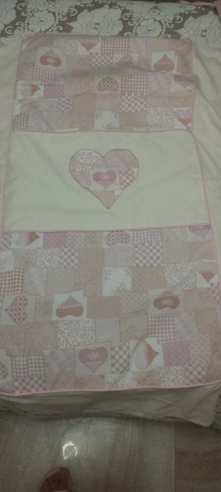 Colcha cuna bebé patchwork corazones