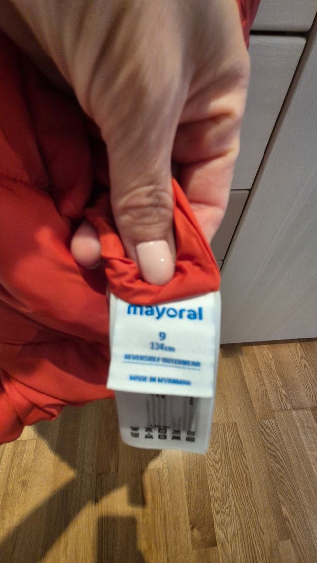 Chaleco de plumas para niño talla 9. Mayoral