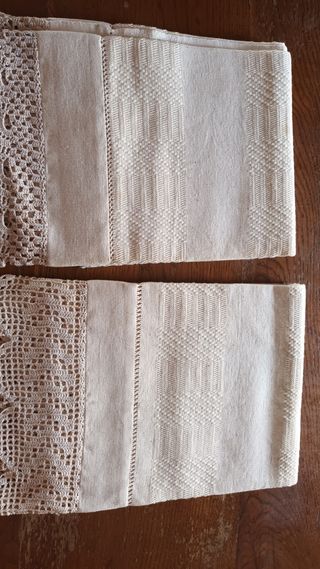 Coppia asciugamani con trina uncinetto beige