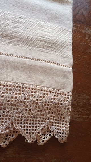 Coppia asciugamani con trina uncinetto beige