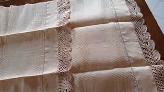 Coppia asciugamani con trina uncinetto beige