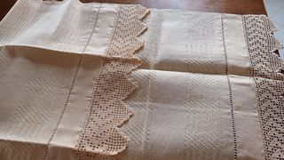 Coppia asciugamani con trina uncinetto beige