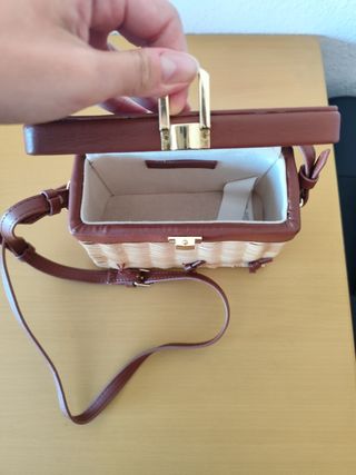 Bolso de mimbre y piel Zara