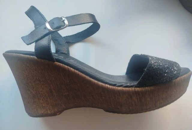Sandalias Negras Brillantes