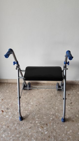 Caminador con asiento nuevo