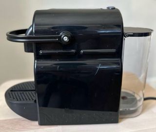 Cafetera Nespresso delonghi Negra