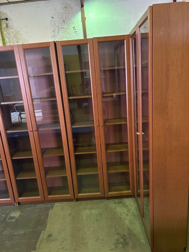 Vitrinas de madera y cristal