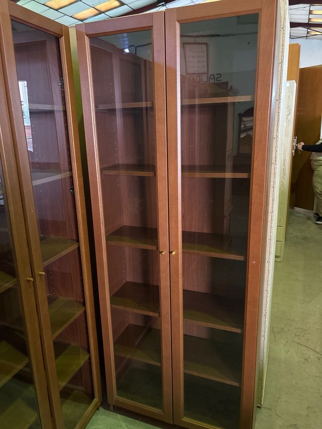 Vitrinas de madera y cristal