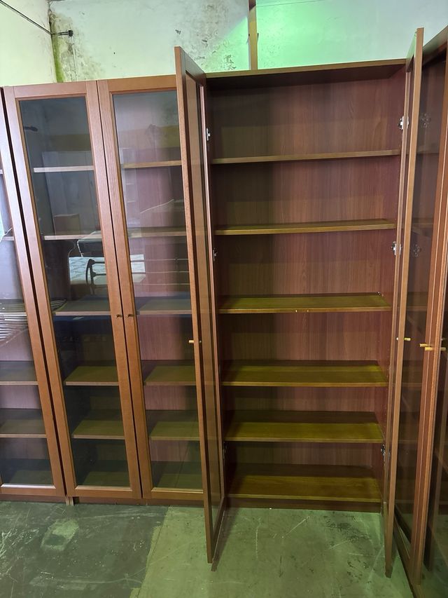 Vitrinas de madera y cristal