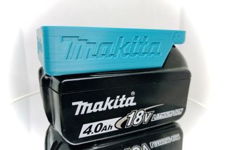 MAKITA 18V –4 Soportes para baterías