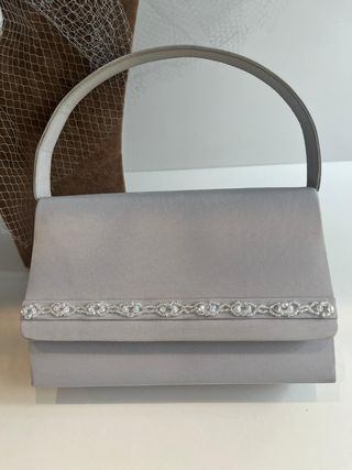 Casquete y bolso invitada