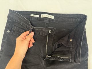 Vaquero negro Mango modelo Sienna