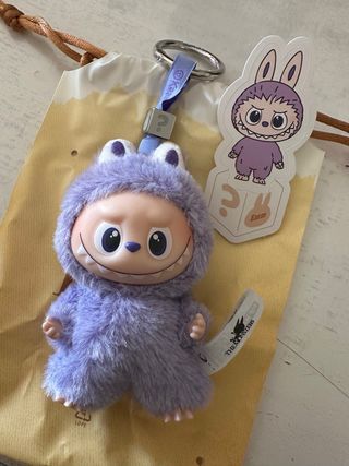 Labubu Pin for Love ? Llavero