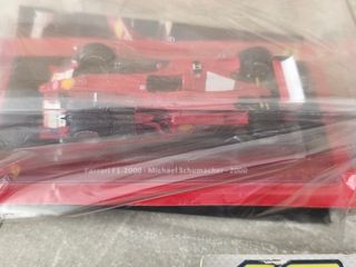 Colección de minicoches y cascos
Nuevos sin abrír