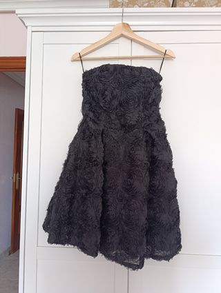 Vestido de fiesta negro con flores en 3D