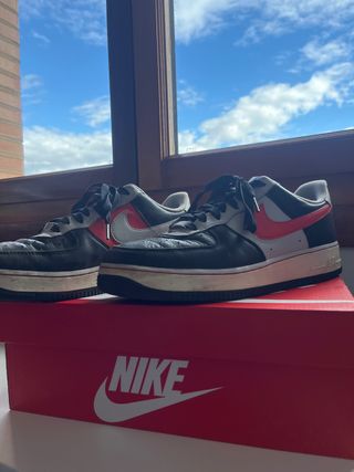 Nike Air Force 1 Negras, Rojas y Blancas