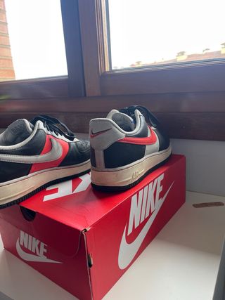 Nike Air Force 1 Negras, Rojas y Blancas
