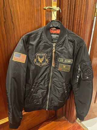 Cazadora Bomber Negra Entretiempo