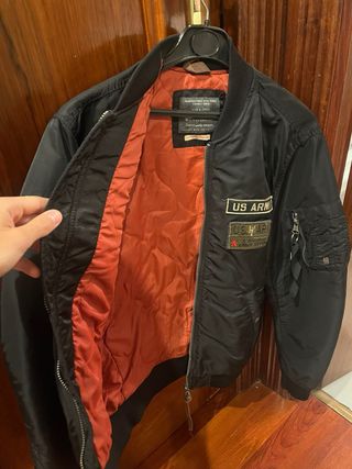 Cazadora Bomber Negra Entretiempo