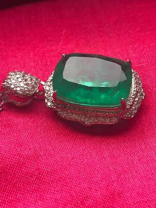 Conjunto pendientes,anillo y colgante con cadena .