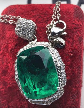 Conjunto pendientes,anillo y colgante con cadena .