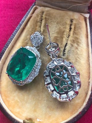 Conjunto pendientes,anillo y colgante con cadena .
